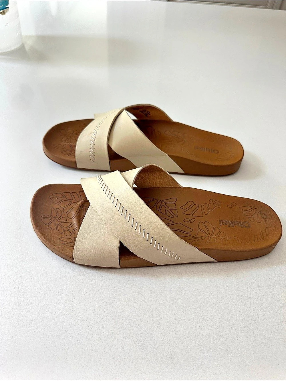 OluKai Kīpe'a Olu Leather Slide Sandals Cream & Brown US 10 Like New